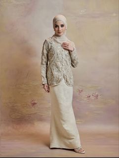 (Category: ) located in . Submitted by nikahatelier (Listing ID 1454535792, Image 1). Description: .