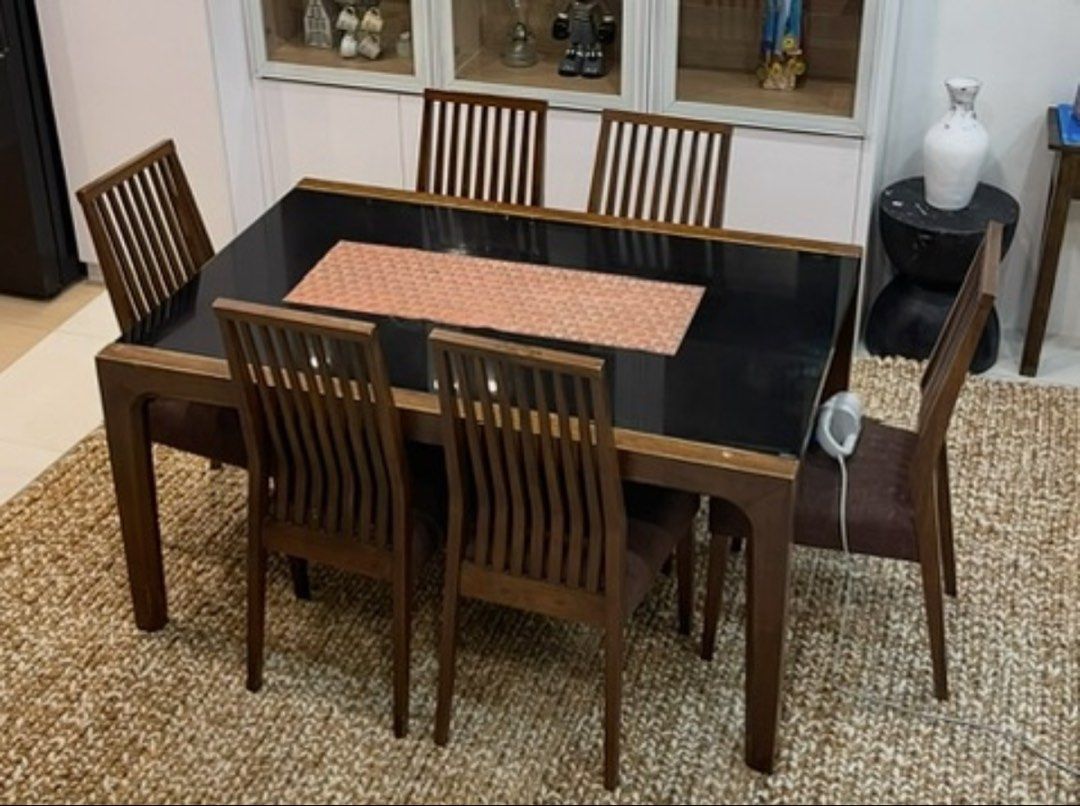 Dining Table (Category: Tables & Sets) located in Paranaque City. Submitted by ark143 (Listing ID 1454495902, Image 1). Description: .