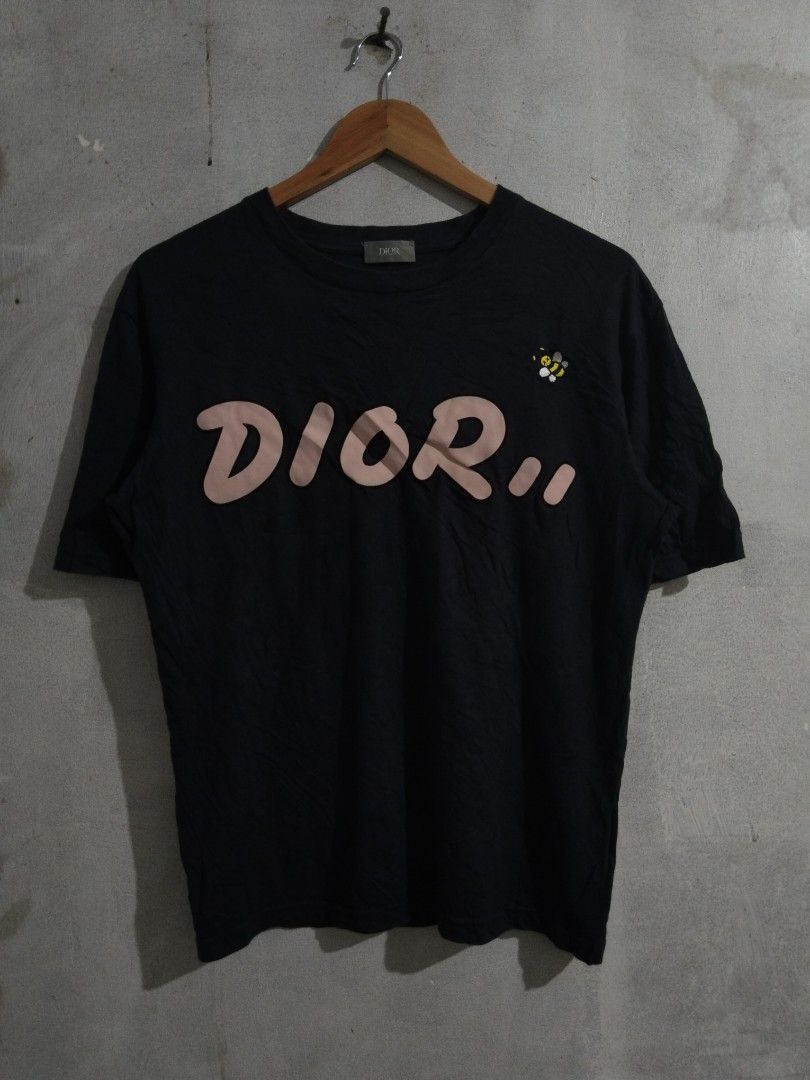 Dior Bee Logo T-Shirt (Category: Tshirts & Polo Shirts ) located in Tabaco. Submitted by strain_finds (Listing ID 1454410792, Image 1). Description: - Authentic Black Dior T-Shirt - Features iconic bee graphic - Playful Dior logo detail - Made from soft cotton - Ideal for casual wear - Please check photos for condition and details.