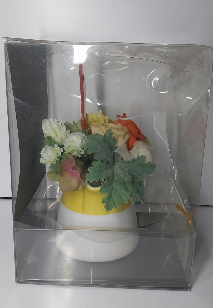 Disney Flower Collection (Category: Flowers & Bouquets) located in Pililla. Submitted by anik_ni_em (Listing ID 1454459662, Image 3). Description: Disney Flower Collection arrangement by Hibiya-Kadan featuring preserved flowers in a character-themed mug. -issue ung plastik box as seen on pic -as is -WYSIWYG MOP: Gcash + Shipping.