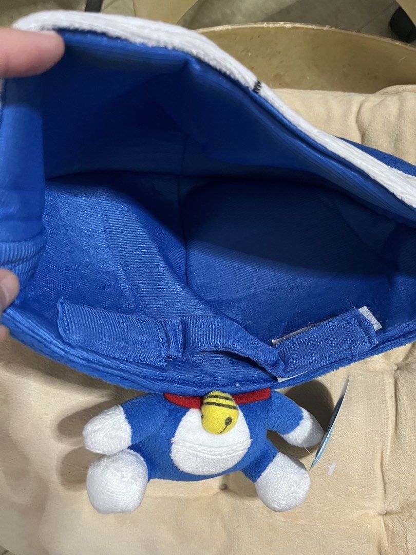 Doraemon (ORIG) Plush Hat with body (Category: Plushies & Soft Toys) located in Makati City. Submitted by catty.pamy (Listing ID 1454475382, Image 3). Description: Original from Indonsia Original Price: 2000.