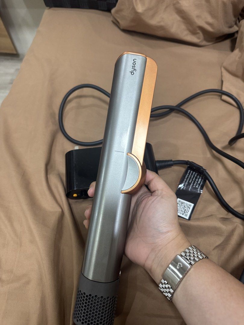 Dyson Airstrait (Category: Hair) located in Quezon City. Submitted by sparkleph (Listing ID 1454463659, Image 2). Description: Rfs: buying cordless Dyson.