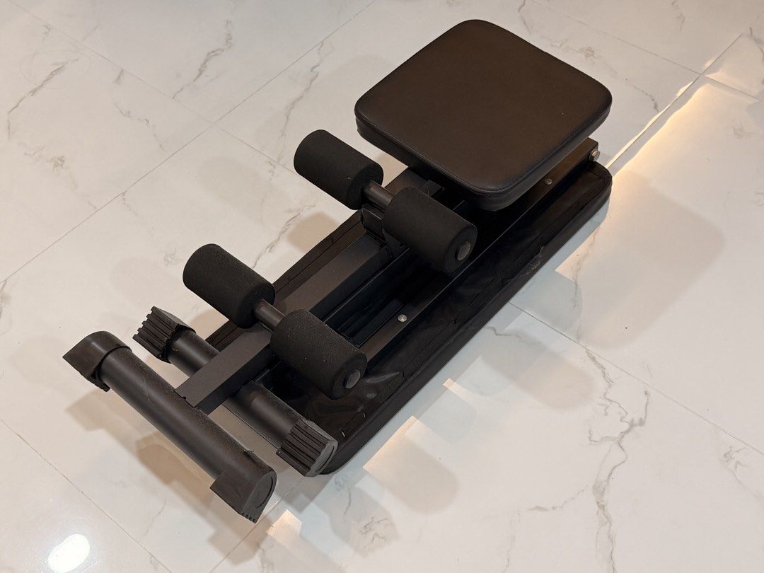 Exercise bench (Category: Toning & Stretching Accessories) located in Singapore. Submitted by victor_s_h (Listing ID 1454521764, Image 2). Description: 4 different backrest adjustment.