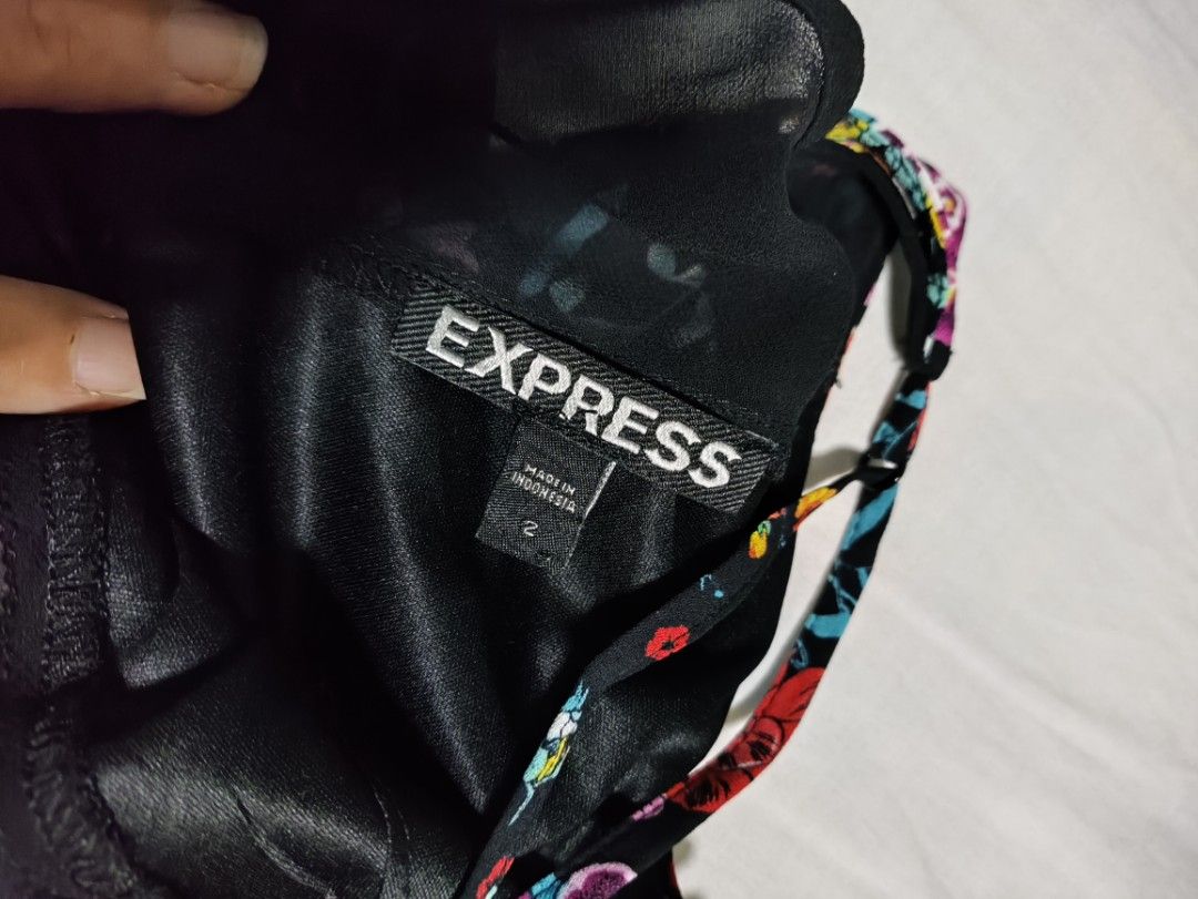 EXPRESS Black Floral Print Spaghetti Strap Romper Size 2 (Category: Rompers) located in Lucena. Submitted by cha_riz010726 (Listing ID 1454444311, Image 2). Description: - Black romper with a colorful floral print - Spaghetti straps - V-neckline with mesh detail - Size 2 - Made in Indonesia.