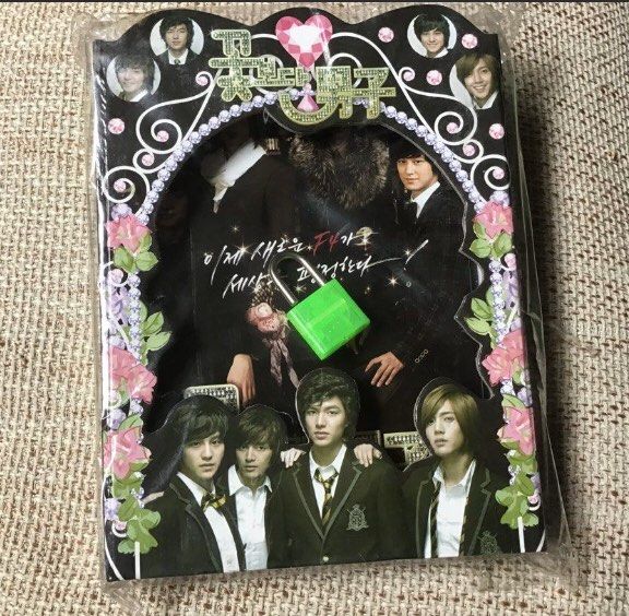 F4 Korean version diary (Category: Stationery & School Supplies) located in Manila. Submitted by carou35896 (Listing ID 1454470189, Image 1). Description: with lock.