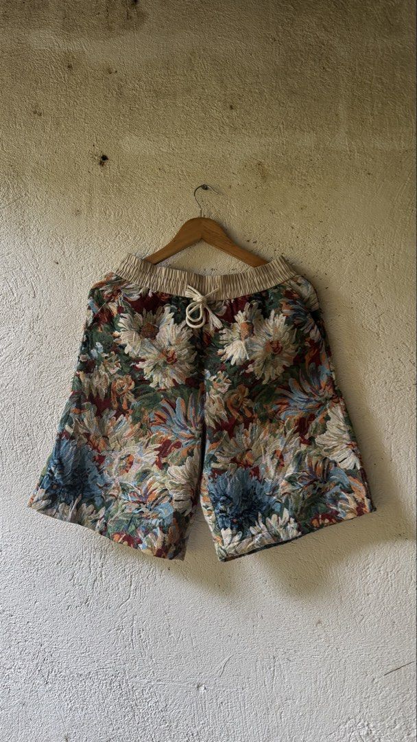 Floral shorts (Category: Shorts) located in Lipa City. Submitted by scrap.threads (Listing ID 1454533208, Image 2). Description: Item: Floral shorts Price: 350 Dimes: Width - 29-36 Length - 20.5 Hem - 12 Issue: Lipa City Ship via J&T (Shouldered by buyer) Payment via Gcash ***Notice*** Color may vary due to lighting. Payment first. Item/s are thrifted or used condition unless stated otherwise. Please manage your expectation..