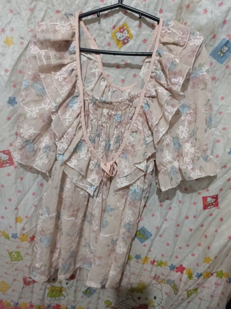 Floral top 💕 (Category: Blouses) located in Manila. Submitted by aerycha (Listing ID 1454378202, Image 1). Description: BRAND NEW TOP ‼️ no issues, no flaws, no nothing! 😸 fits for medium to xxl frames! 😻 what's the price? 80 is the price 💕.
