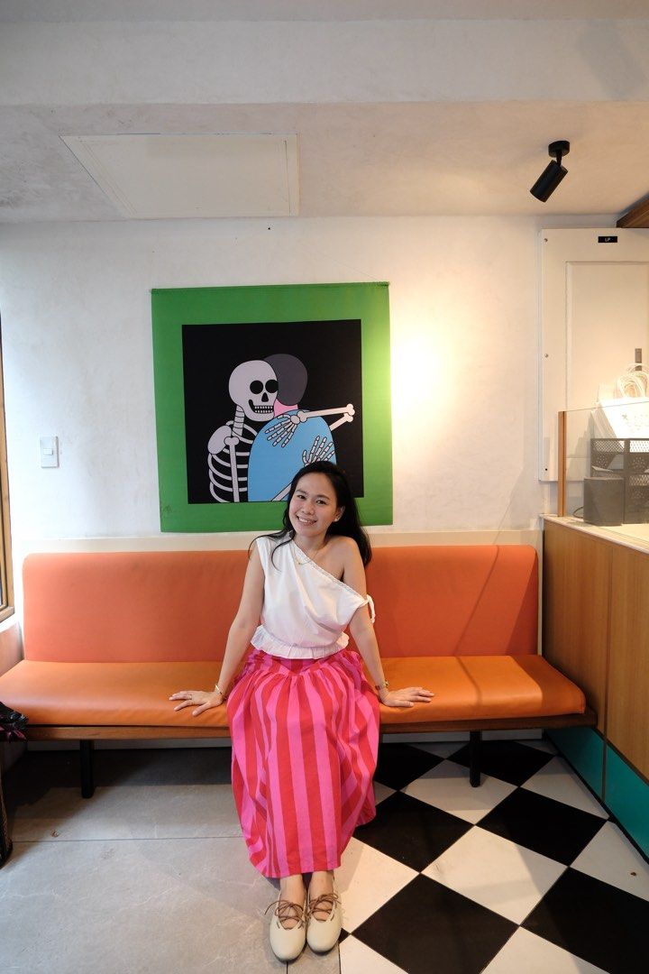 (FOR RENT) Elinora Sora Skirt (Category: Skirts) located in Makati City. Submitted by chriscloudy (Listing ID 1454534722, Image 3). Description: !! FOR RENT ONLY. NOT FOR SALE!! Can rent up to 3 days :) Pick up: Morning of day 1 Return: Evening of day 3 A security deposit of 2000 is required and will be refunded if the item has been returned safely and in great condition. Please return unwashed! Delivery/shipping fees for pick up and return are b