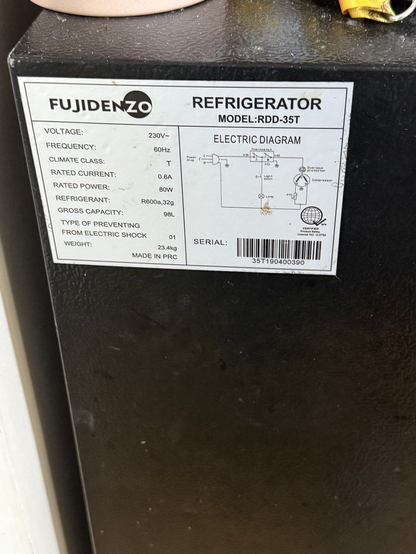 Fujidenzo Refrigerator (Category: Other Home Appliances) located in Makati City. Submitted by piwipple (Listing ID 1454518582, Image 3). Description: Di nagagamit kaya nagka problem, di na lumamig. Need palitan Freon. Bought brand new for Php10k..