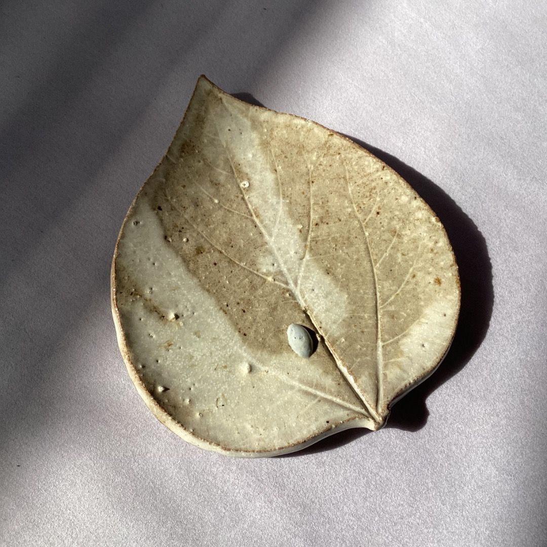 Glazed Leaf Ceramic Dish with Raised Bug Detail (Category: Other Kitchenware & Tableware) located in Davao. Submitted by eclectic1925 (Listing ID 1454556876, Image 1). Description: Php175 Glazed Leaf Ceramic Dish with Raised Bug Detail H: 0.8 inch L: 7.3 inches W: 6.3 inches Please REVIEW PHOTOS We use 100% repurposed packaging materials SF starts at Php70 via Flash Express First to pay .