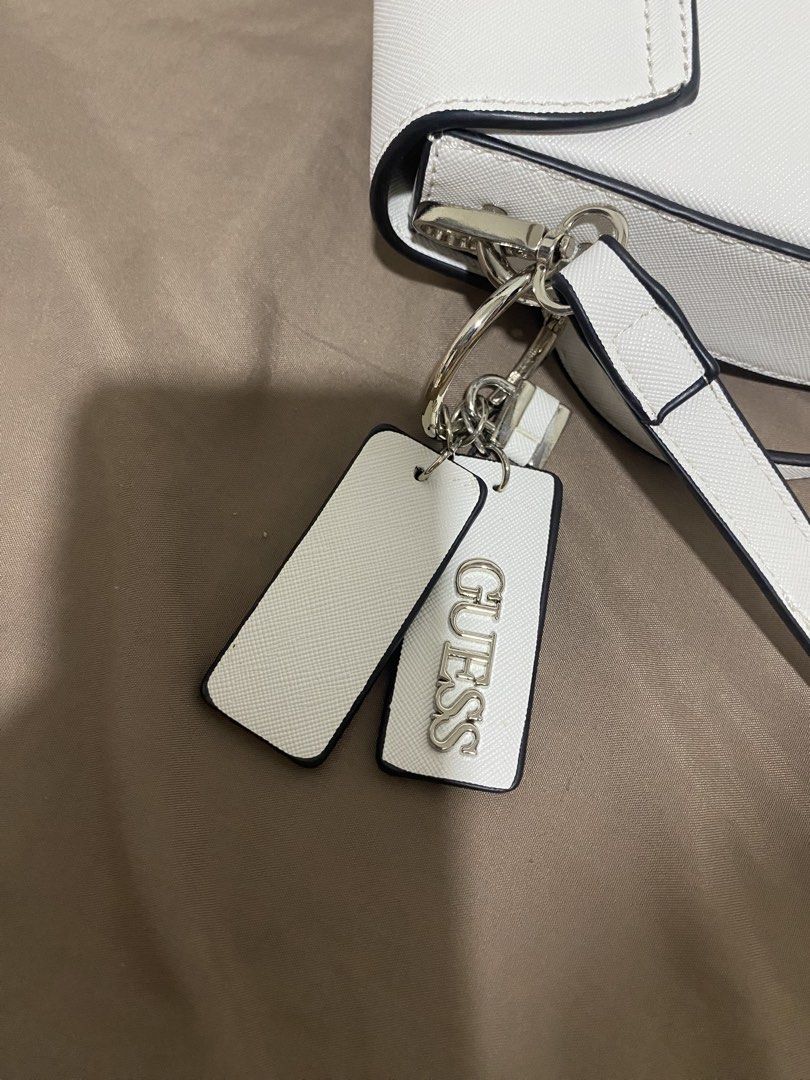 Guess shoulder bag in white (Category: Shoulder Bags) located in Cotabato. Submitted by inombeer (Listing ID 1453019617, Image 3). Description: 💕Good as new 💕 Used for 2 times (i like black more) 💕 Bought in KCC Guess physical store 💕Comes with long and short strap 💕 Bought for 5300 at Guess KCC 💕 RUSH SALE. NEED FUNDS.