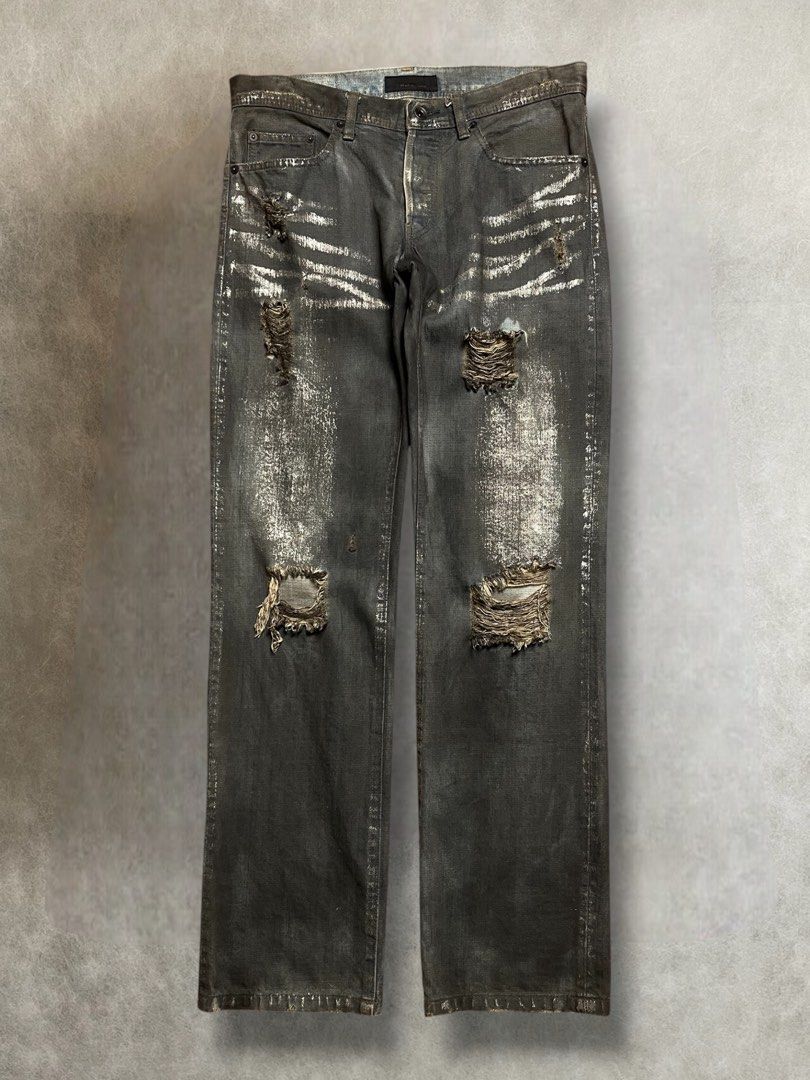 Halb distressed heavy coated denim pants (Category: Activewear) located in Manila. Submitted by killzarchival (Listing ID 1454498825, Image 1). Description: Halb distressed heavy coated denim pants *Condi:7/10 *Good condition with heavy visible sign of using Size:Large Waist:32 Outseam:42 Inseam:33 Crotch:9 Thigh:11 Knee:8.5 Leg opening:8.
