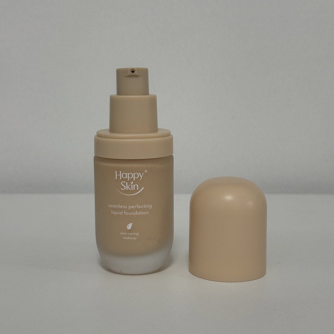 Happy Skin Seamless Liquid Foundation Ivory Beige (Category: Makeup) located in Davao. Submitted by prelovedbymarie_ (Listing ID 1454377613, Image 2). Description: 🌸RFS: Not suitable for my skin 🌸No box, Just product 💰Mode of Payment: GCash/Maya/GoTyme/BPI/BDO 📦Mode of Delivery: J&T Express from Davao City.