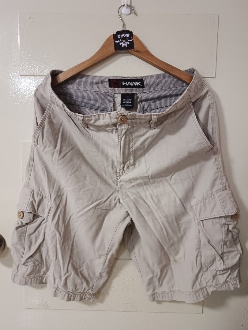 Hawk Cargo Shorts (Category: Shorts) located in San Pablo. Submitted by 1017Shop (Listing ID 1454461540, Image 1). Description: Hawk Cargo Shorts Waist 32 Length 23 Very Good Condition Minimal stains (see last pic) 9/10 Color Rate 200+SF 📩📩📩 .