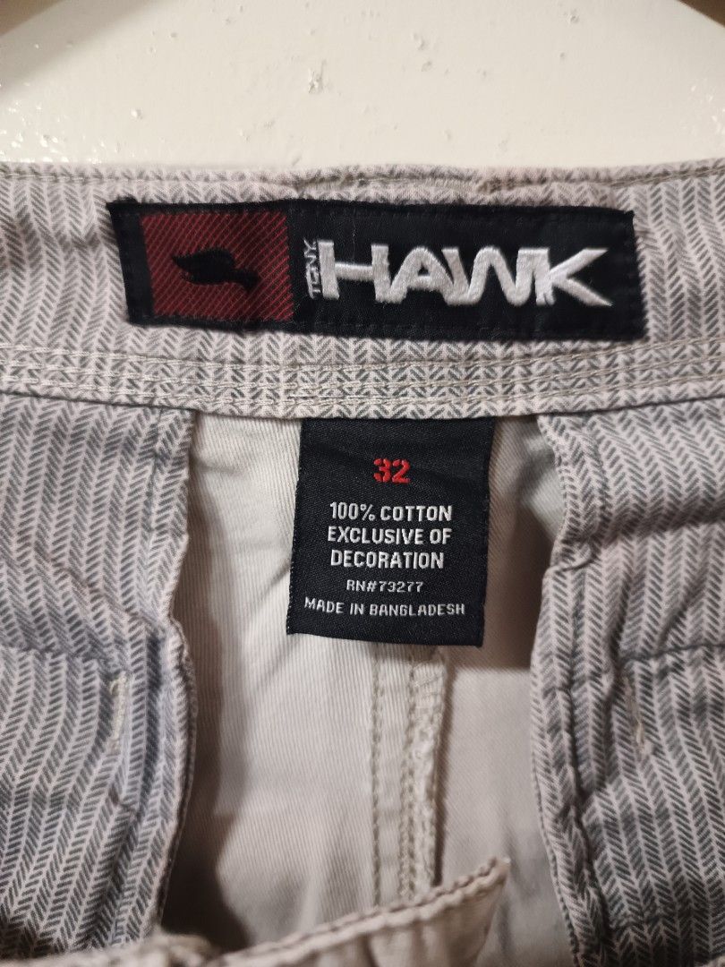Hawk Cargo Shorts (Category: Shorts) located in San Pablo. Submitted by 1017Shop (Listing ID 1454461540, Image 3). Description: Hawk Cargo Shorts Waist 32 Length 23 Very Good Condition Minimal stains (see last pic) 9/10 Color Rate 200+SF 📩📩📩 .