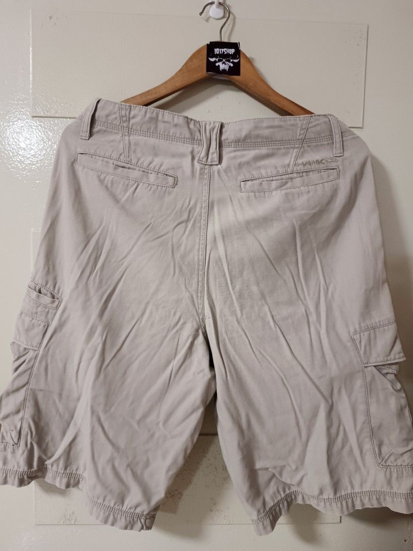 Hawk Cargo Shorts (Category: Shorts) located in San Pablo. Submitted by 1017Shop (Listing ID 1454461540, Image 2). Description: Hawk Cargo Shorts Waist 32 Length 23 Very Good Condition Minimal stains (see last pic) 9/10 Color Rate 200+SF 📩📩📩 .