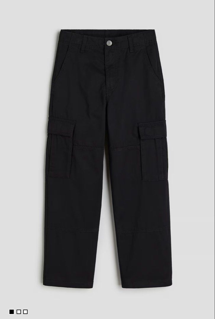H&M Black Cargo Pants (Category: Other Bottoms) located in Cavite. Submitted by lovedbysheee (Listing ID 1454402208, Image 1). Description: - Classic black cargo pants - Multiple pockets for ample storage - Secure button and zip front closure - Made with durable fabric - Ideal for everyday wear and outdoor adventures - Versatile and easy to style with any top For kids 8-9 fits xxs adult.
