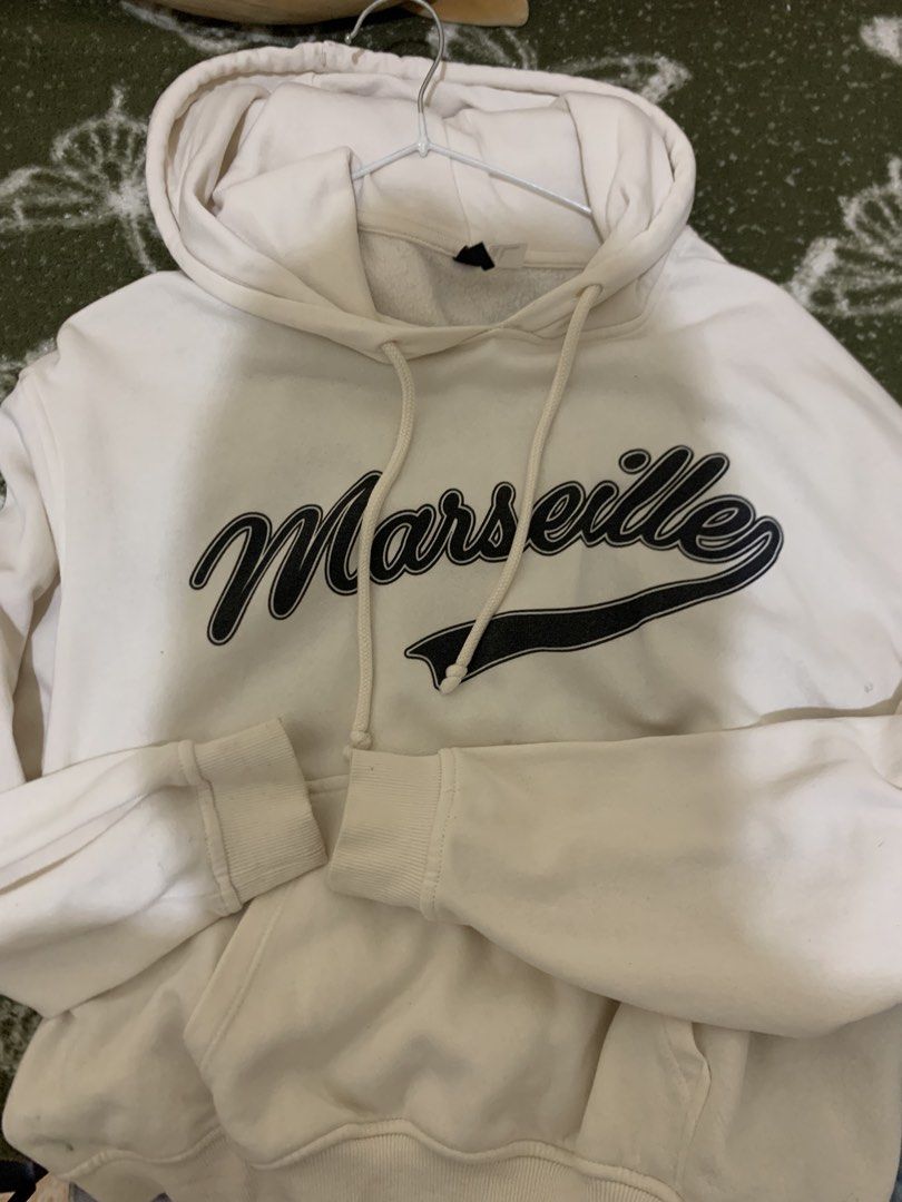 H&M Divided White Marseille Hoodie (Category: Coats, Jackets and Outerwear) located in Caloocan City. Submitted by necifinds (Listing ID 1454388062, Image 1). Description: - size s -h&m divided.