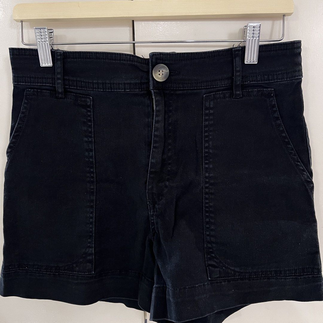 H&M HIGH WAISTED UTILITY SHORTS IN BLACK (Category: Shorts) located in Socorro. Submitted by shopcha (Listing ID 1454371171, Image 2). Description: WAIST: 14.5in LENGTH: 14in TAG: eur38 - NO FLAWS UNLESS STATED RFS: DECLUTTERING.