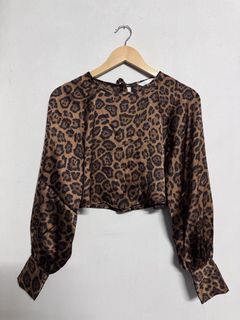 (Category: ) located in . Submitted by revivalcloset.co (Listing ID 1454559627, Image 1). Description: .
