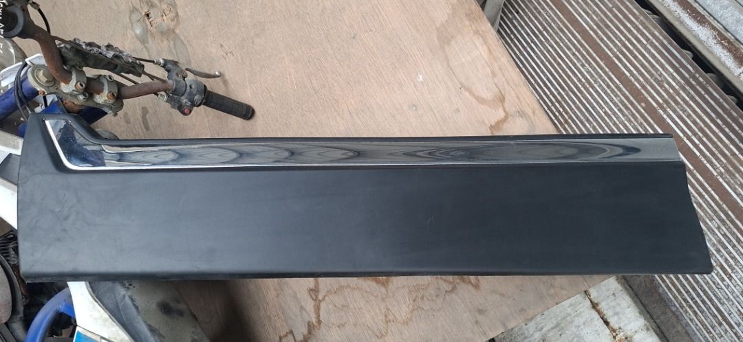 HONDA CRV 2019 MODEL (driver/passenger door) (Category: Body Parts and Accessories) located in Manila. Submitted by rarerabbit.0430 (Listing ID 1454556332, Image 2). Description: left side (driver/passenger door).