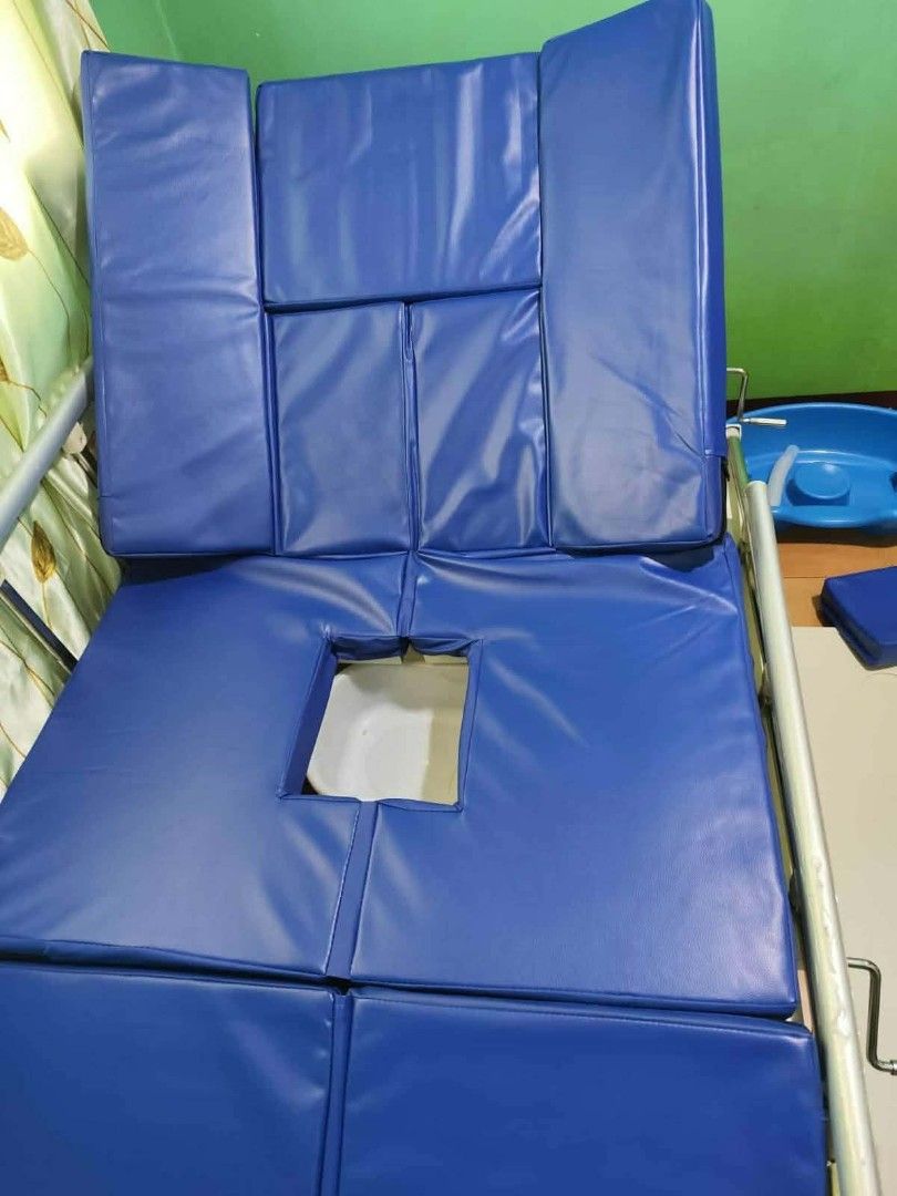 Hospital Bed (Category: Medical Supplies & Tools) located in Taguig. Submitted by vintagelax (Listing ID 1454487355, Image 3). Description: - Fully adjustable manual hospital bed - Multiple sections for customized positioning - Integrated safety side rails - Equipped with wheels for effortless movement - Perfect for home healthcare and patient comfort Negotiable for serious buyers. Location is Taguig, near BGC. .