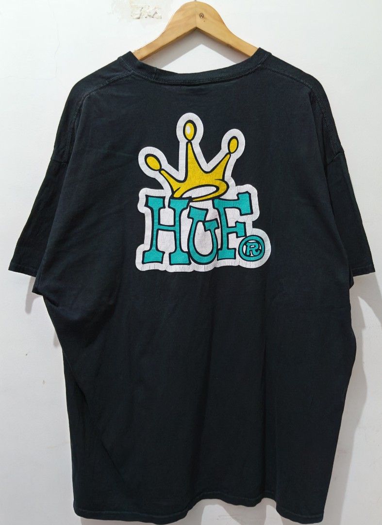 HUF Crown Logo (Category: Tshirts & Polo Shirts ) located in Taguig. Submitted by wethrifting2021 (Listing ID 1454390570, Image 2). Description: Item: HUF Crown Logo🔥 ‎Size: HUF Tag (2XL) ‎Width: 25 ‎Length: 31.5 ‎Condition: Excellent ‎Issue: Stain, Hairline SWIPE MORE DETAILS. DM to purchase 📩.