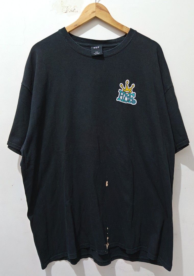 HUF Crown Logo (Category: Tshirts & Polo Shirts ) located in Taguig. Submitted by wethrifting2021 (Listing ID 1454390570, Image 1). Description: Item: HUF Crown Logo🔥 ‎Size: HUF Tag (2XL) ‎Width: 25 ‎Length: 31.5 ‎Condition: Excellent ‎Issue: Stain, Hairline SWIPE MORE DETAILS. DM to purchase 📩.