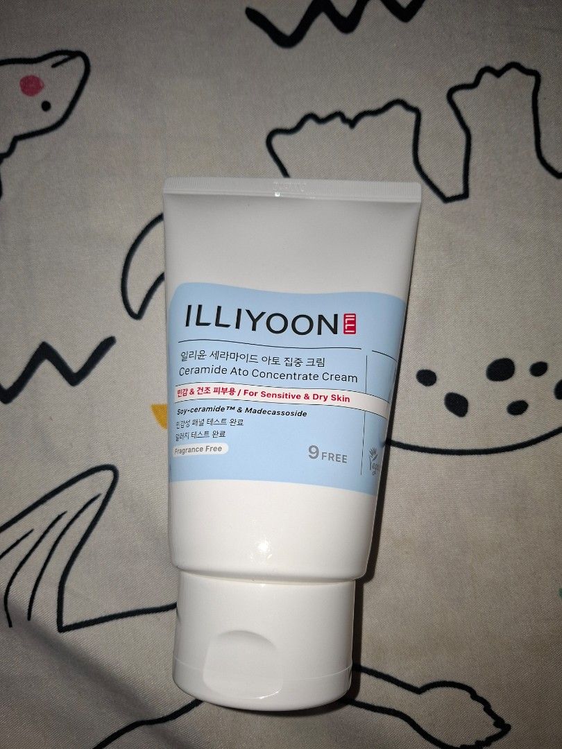ILLIYOON Ceramide Ato Concentrate Cream 200 ml (Category: Face Care) located in San Fernando. Submitted by clutternova (Listing ID 1454496588, Image 1). Description: - ILLIYOON Ceramide Ato Concentrate Cream - Ideal for sensitive and dry skin - Key Ingredients: Soy-ceramide and Madecassoside - Gentle Formula: 9-free and fragrance-free - Safety Tested: Passed skin irritation tests - Suitable for daily application.
