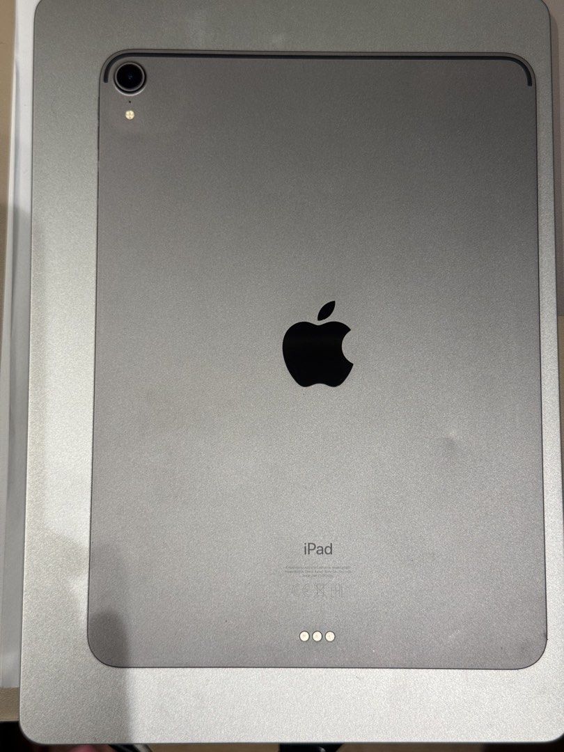 iPad Pro 2020 11” (Category: iPad) located in Mandaluyong City. Submitted by bye.buy.bye (Listing ID 1454476251, Image 2). Description: 257gb No performance / no battery issues Unit only.