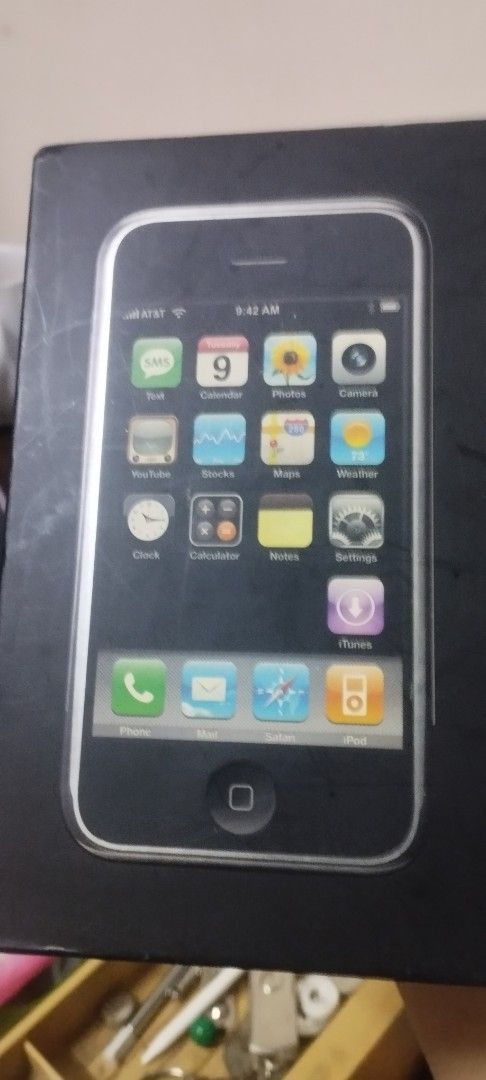 Iphone 2g 8gb with box (Category: Others) located in Taguig. Submitted by sonnydela.cruz (Listing ID 1454389454, Image 2). Description: rare iphone 2g with box ang manuals USB charger issue may tama LCD all buttons working pati home button .