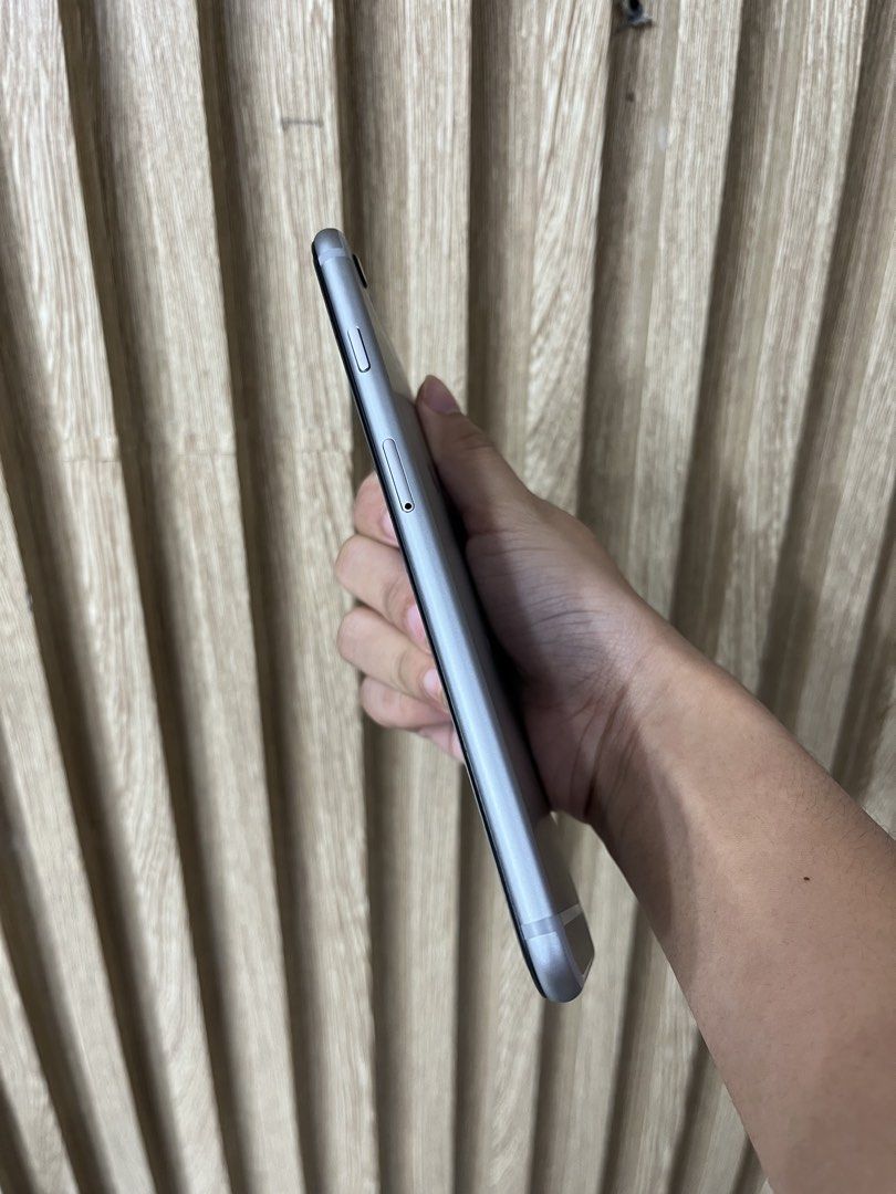 iPhone 6s plus 32gb / alternative digicam (Category: iPhone 6 Series) located in Floridablanca. Submitted by common.room (Listing ID 1454543461, Image 3). Description: last price already I’m the first owner of this phone 100% batt health original w/ box ONLY + free clear case no sim lock working lahat including fingerprint smooth wala pang napalitan Good for backup phone and alternative digicam! 😇 note: since original battery and old model mabil