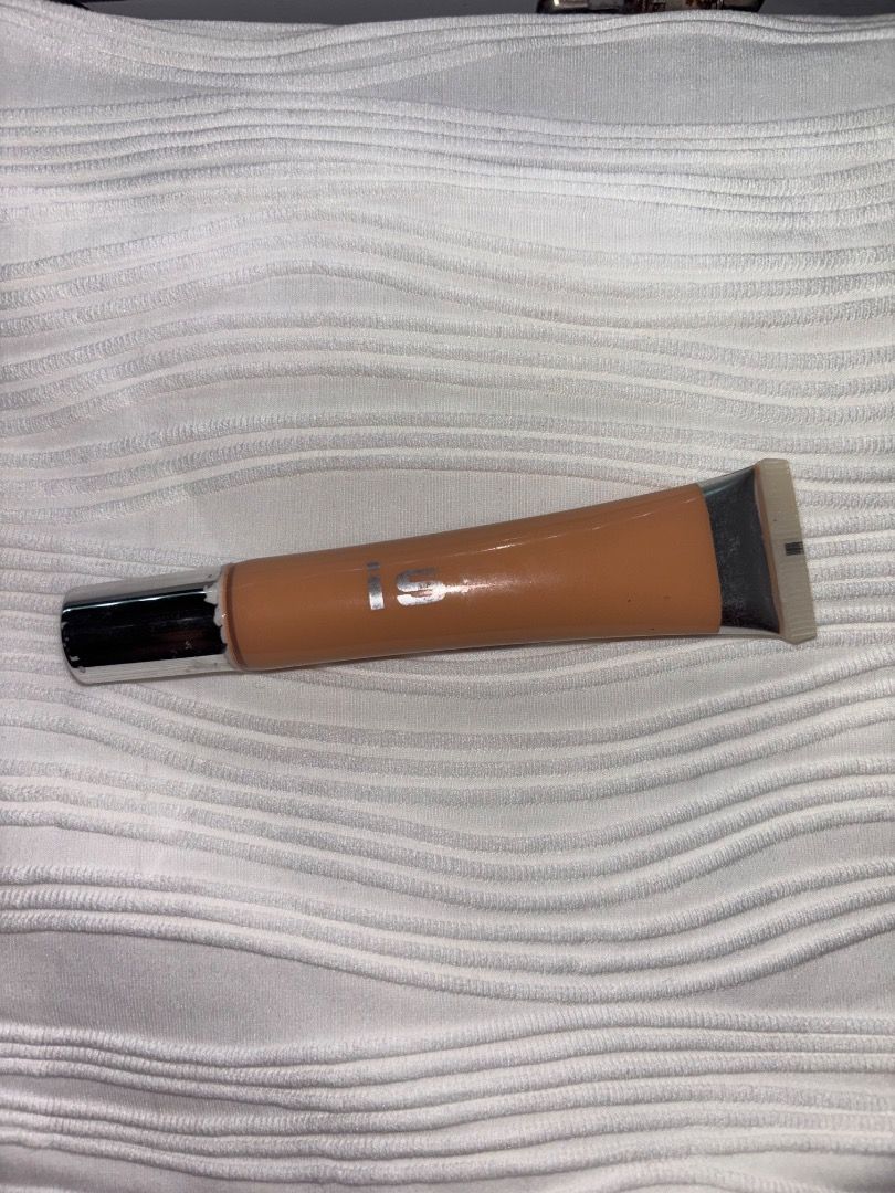 Issy Color Corrector (Category: Makeup) located in Taguig. Submitted by t.i.n.e (Listing ID 1454521848, Image 2). Description: .