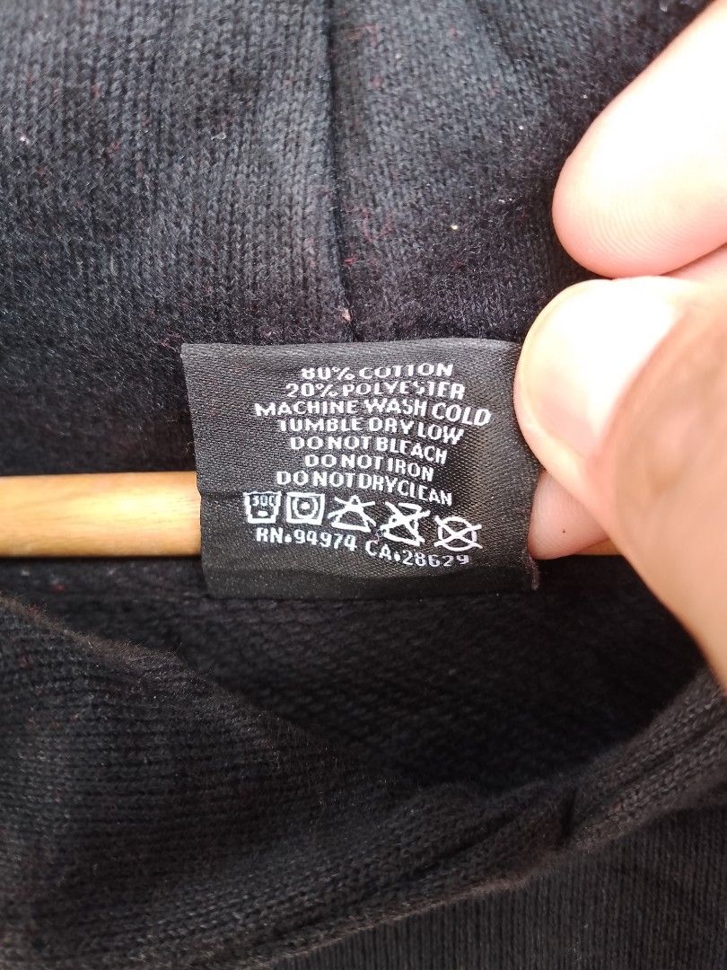 JACKET (Category: Coats, Jackets and Outerwear) located in Cagayan de Oro. Submitted by safepenguin.9ac0cf (Listing ID 1454419811, Image 3). Description: STUSSY AUTHENTIC.