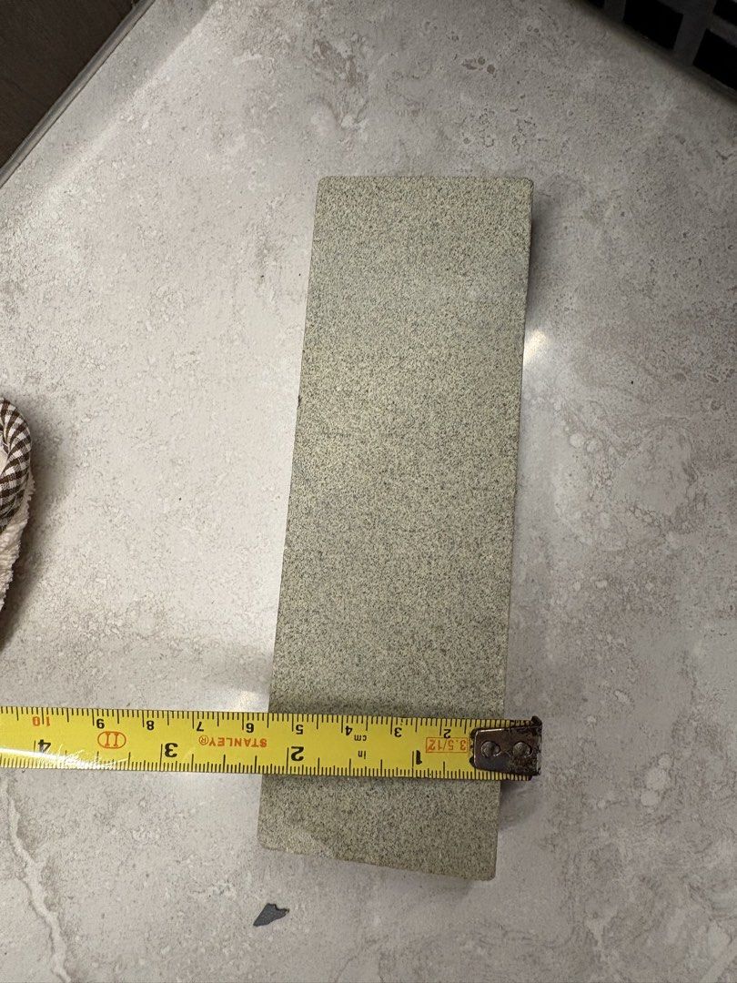 Knife sharpener (Category: Knives & Chopping Boards) located in Singapore. Submitted by jodiestrawberry (Listing ID 1454530654, Image 2). Description: .
