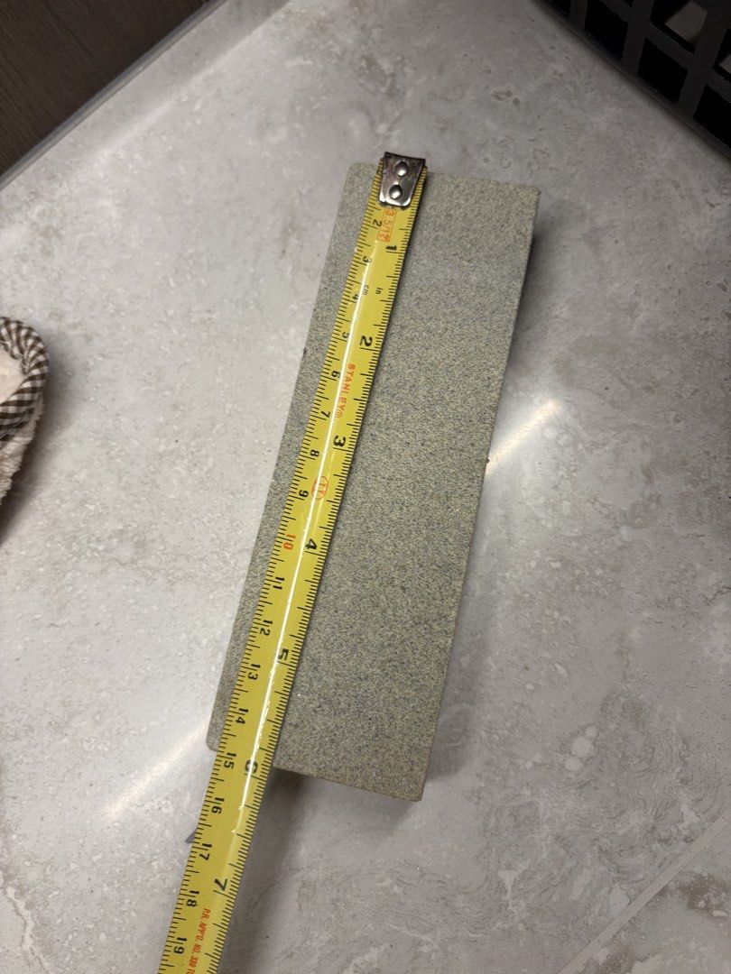 Knife sharpener (Category: Knives & Chopping Boards) located in Singapore. Submitted by jodiestrawberry (Listing ID 1454530654, Image 1). Description: .