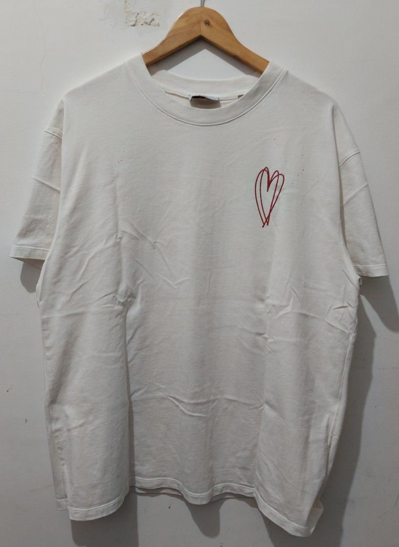 Koko the Clown dancing with Ghost (Category: Tshirts & Polo Shirts ) located in Taguig. Submitted by wethrifting2021 (Listing ID 1454394652, Image 1). Description: Item: Koko the Clown dancing with Ghost🔥 ‎Size: Ghostmane Hearts Tag (XL) ‎Width: 22 ‎Length: 28.5 ‎Condition: Excellent ‎Issue: Visible Oil stain, Hairline SWIPE MORE DETAILS. DM to purchase 📩.