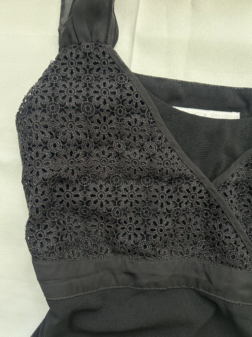 Lace sleeveless mesh top (Category: Sleeveless) located in Dumaguete. Submitted by hellograbs (Listing ID 1454415221, Image 2). Description: Fits XS-M Perfect going out top. Not see through at all. Fabris is stretchy and breathable. SF: J&T.