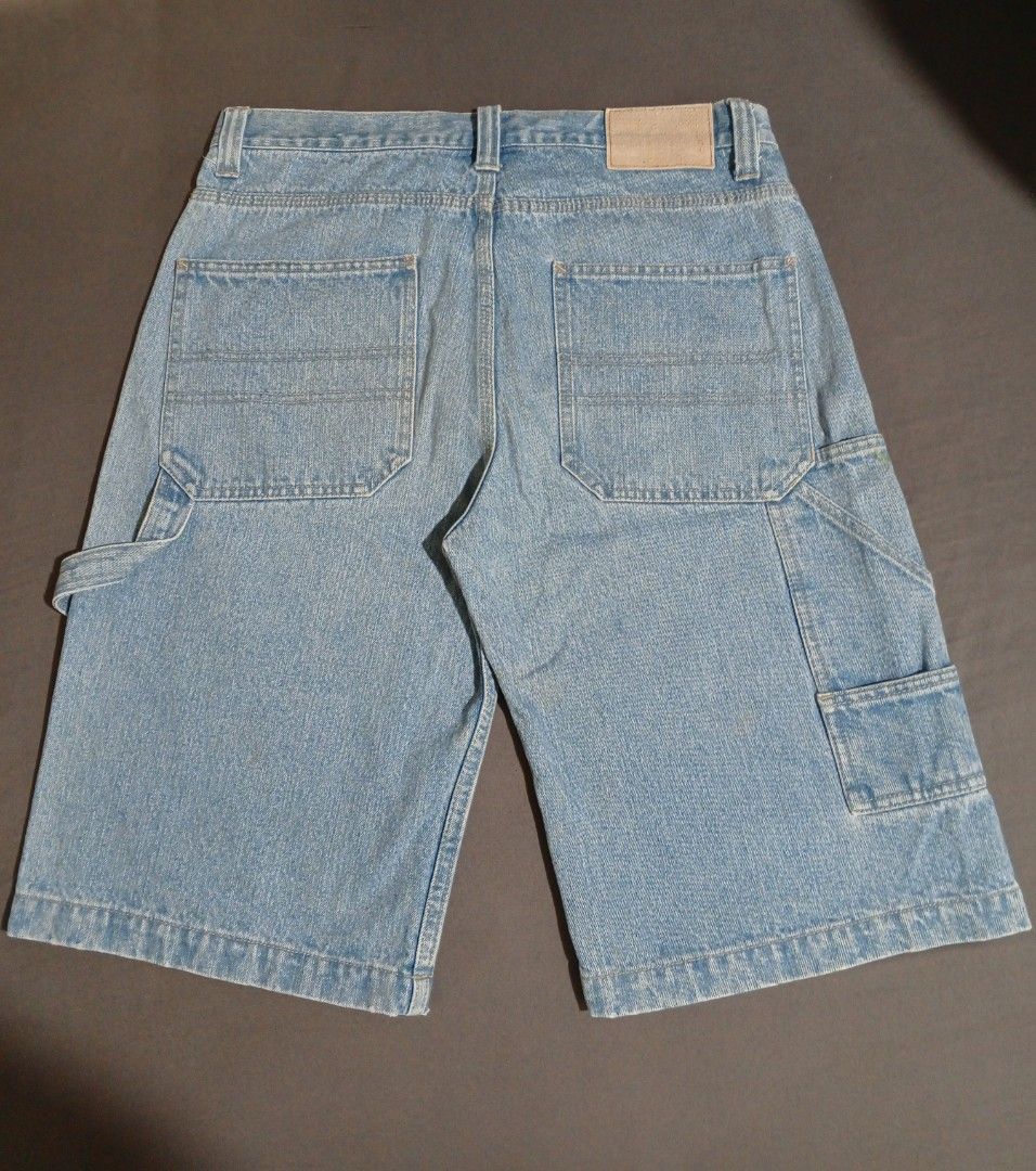 Light Wash Carpenter Denim Shorts (Category: Shorts) located in Castillejos. Submitted by eross07 (Listing ID 1454476218, Image 2). Description: - Light wash denim carpenter shorts - Classic style with extra side pocket - Button and zip closure - Two back pockets - Approximately 17 inches in length - Perfect for casual wear.