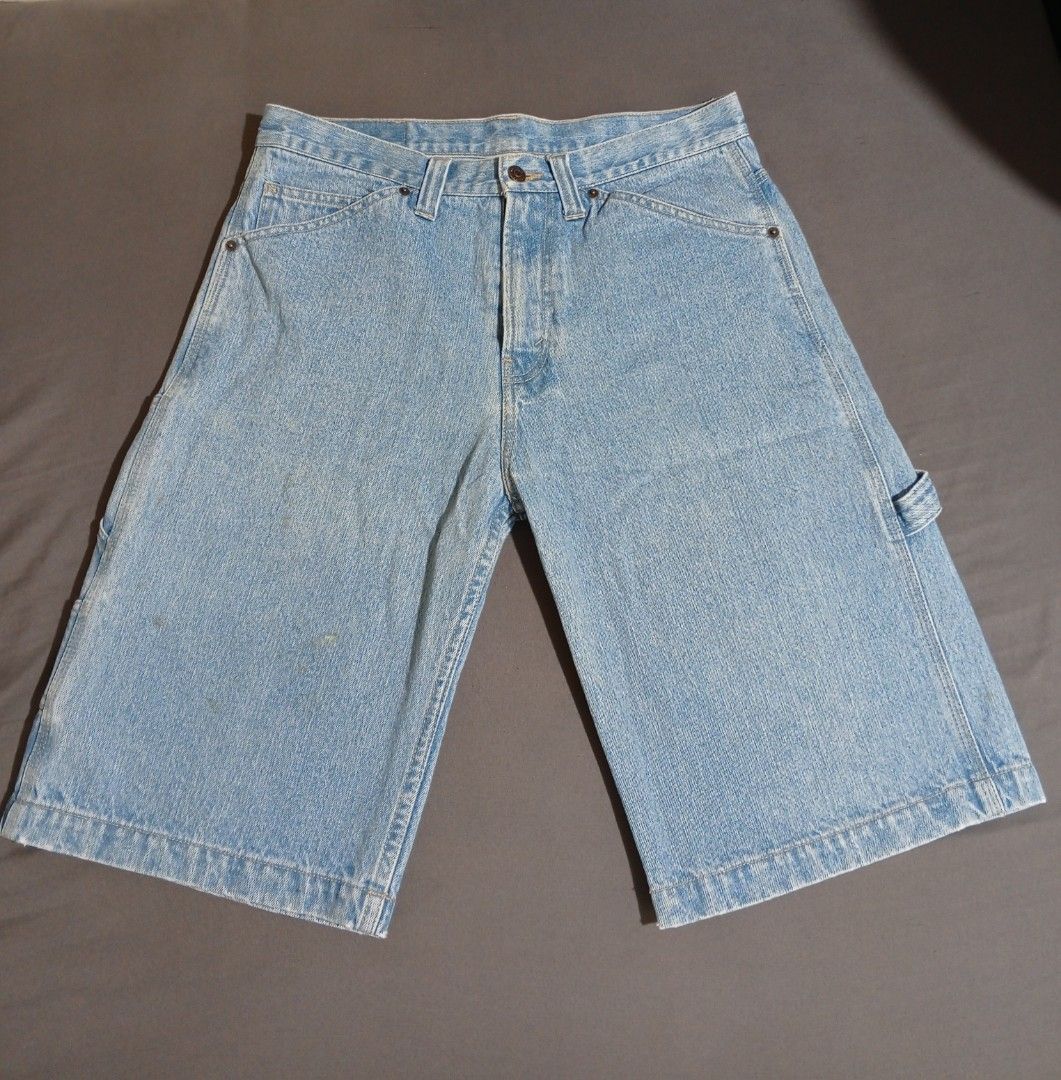 Light Wash Carpenter Denim Shorts (Category: Shorts) located in Castillejos. Submitted by eross07 (Listing ID 1454476218, Image 1). Description: - Light wash denim carpenter shorts - Classic style with extra side pocket - Button and zip closure - Two back pockets - Approximately 17 inches in length - Perfect for casual wear.