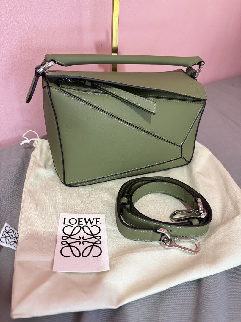 LOEWE Puzzle bag (small) (Category: Luxury Bags & Wallets) located in Angadanan. Submitted by brightearth-ca44 (Listing ID 1454554145, Image 1). Description: Onhand 💯 geniune leather With dustbag, carecard and paperbag .
