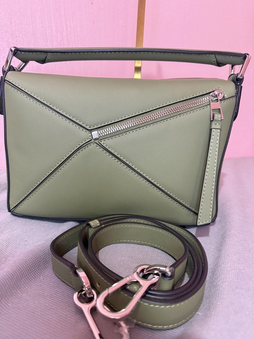 LOEWE Puzzle bag (small) (Category: Luxury Bags & Wallets) located in Angadanan. Submitted by brightearth-ca44 (Listing ID 1454554145, Image 3). Description: Onhand 💯 geniune leather With dustbag, carecard and paperbag .