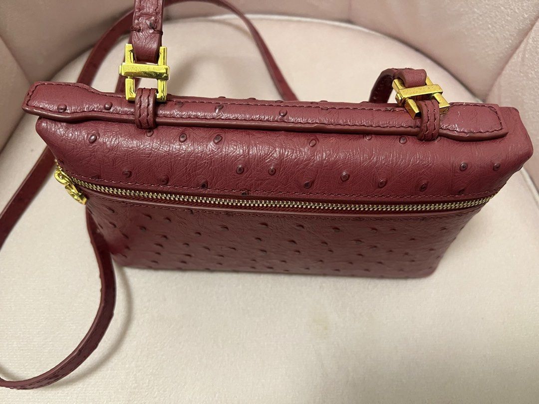 Loro Piana (Category: Luxury Bags & Wallets) located in Malabon City. Submitted by truepenguin_22c2e4 (Listing ID 1454476042, Image 2). Description: Loro Piana Ostrich handbag Very good condition Burgundy, Ostrich.