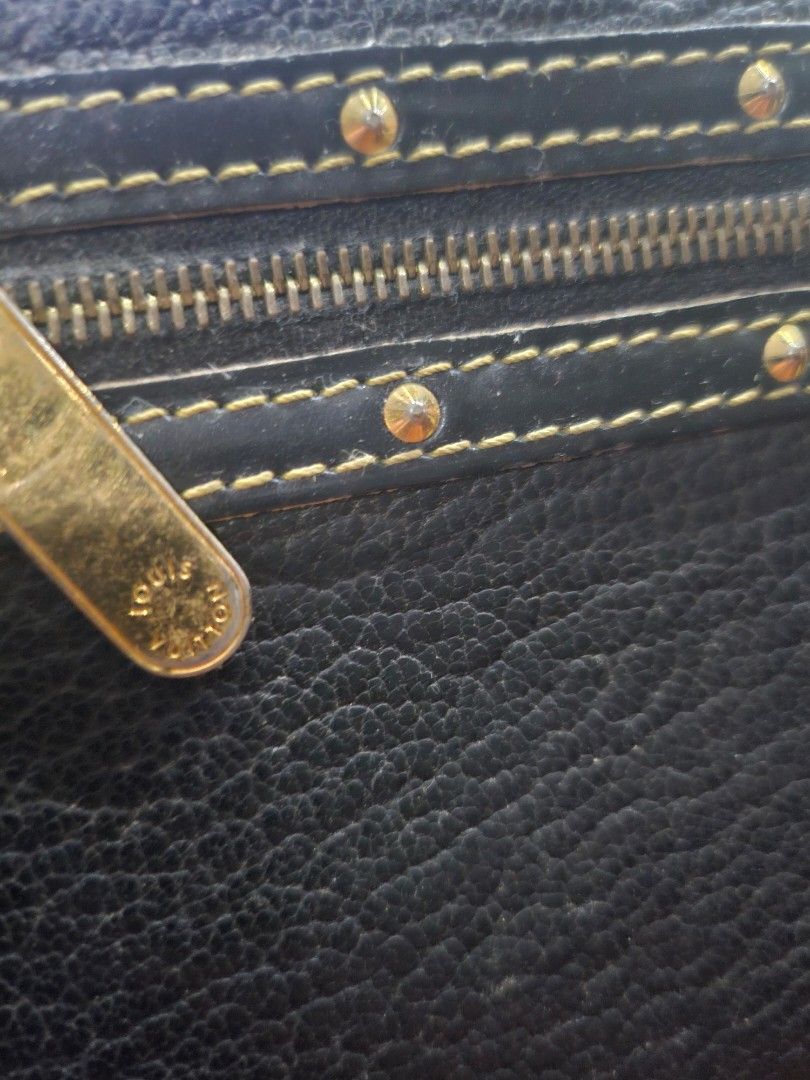 Authentic LV zio around wallet (Category: Luxury Bags & Wallets) located in Pinamalayan. Submitted by braveheartfiftyfive (Listing ID 1454429710, Image 2). Description: - On Sale fastbreak - Color: Black - Material: Leather - Closure: Zip-around - Hardware: Gold-tone - Interior: Multiple card slots and compartments for organization - Condition: Good, with some signs of wear.
