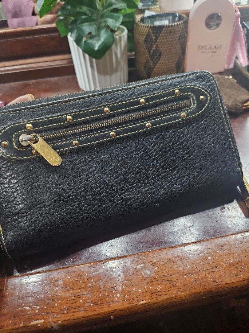 Authentic LV zio around wallet (Category: Luxury Bags & Wallets) located in Pinamalayan. Submitted by braveheartfiftyfive (Listing ID 1454429710, Image 1). Description: - On Sale fastbreak - Color: Black - Material: Leather - Closure: Zip-around - Hardware: Gold-tone - Interior: Multiple card slots and compartments for organization - Condition: Good, with some signs of wear.