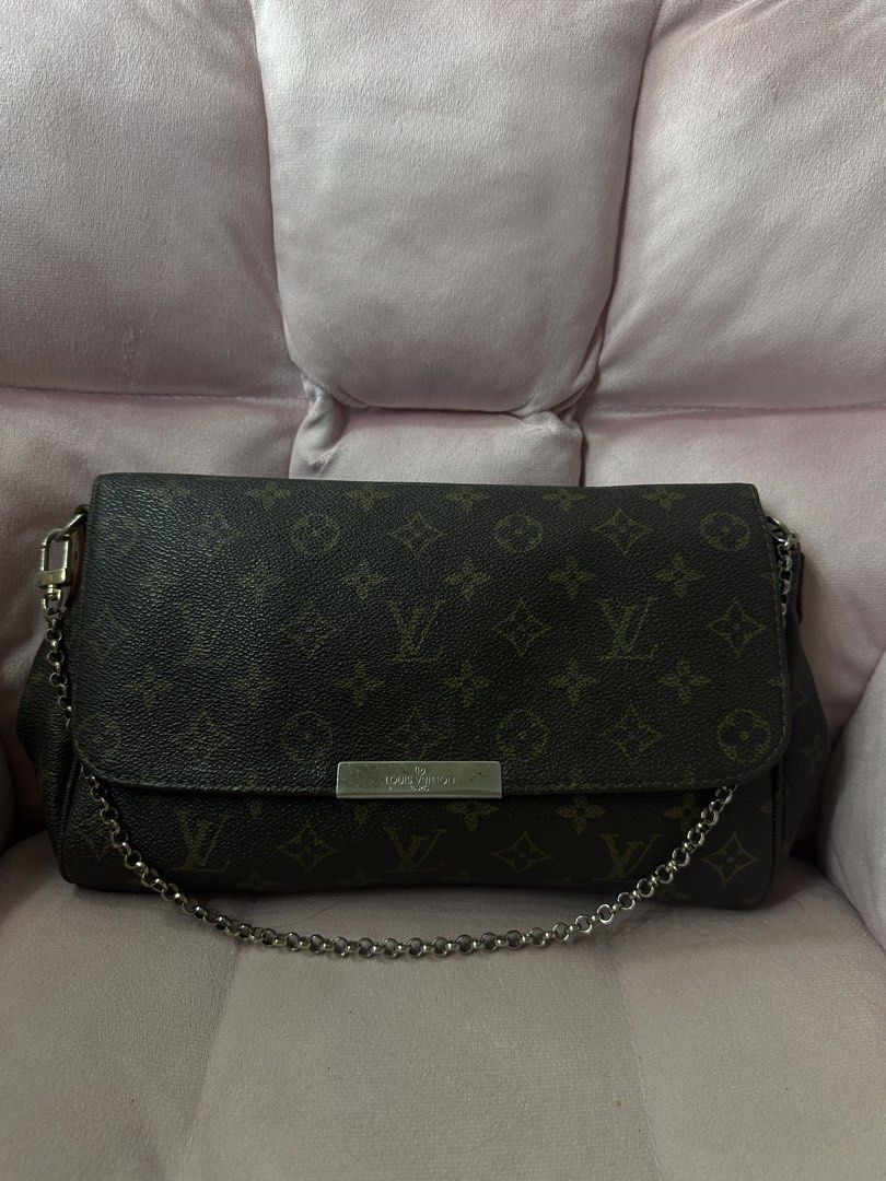 Louis Vuitton Favorite Bag (Category: Luxury Bags & Wallets) located in Santa Maria. Submitted by mrgrttrys (Listing ID 1454516322, Image 1). Description: - Authentic Louis Vuitton Monogram Bag - Classic LV Print - Gold Chain Strap - Interior Zipped Pocket - Interior Patch Pocket - Suitable for Day or Night Use - Noteworthy: Some signs of wear inside.
