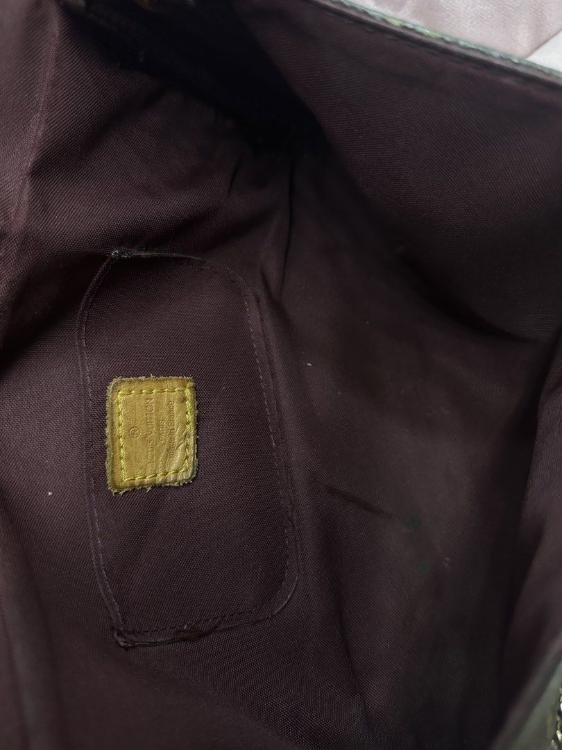 Louis Vuitton Favorite Bag (Category: Luxury Bags & Wallets) located in Santa Maria. Submitted by mrgrttrys (Listing ID 1454516322, Image 3). Description: - Authentic Louis Vuitton Monogram Bag - Classic LV Print - Gold Chain Strap - Interior Zipped Pocket - Interior Patch Pocket - Suitable for Day or Night Use - Noteworthy: Some signs of wear inside.