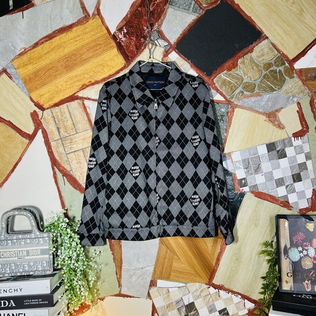 Louis Vuitton Monogram Jacket (Category: Luxury Apparel) located in Baguio. Submitted by kckc_luxury (Listing ID 1454511455, Image 1). Description: 🌸 TINY PINK SPOTS ARE LENS DAMAGE, NOT CLOTH STAINS ————————— ❗️KINDLY READ BEFORE MAKING AN OFFER❗️ LISTING DETAILS size: medium width x length (inches): 22 x 26 condition: excellent --- MOP: Gcash / BPI MOD: J&T / JRS LOCATION: Baguio City --- NOTE: • Manage your expectations • Photos did not go un
