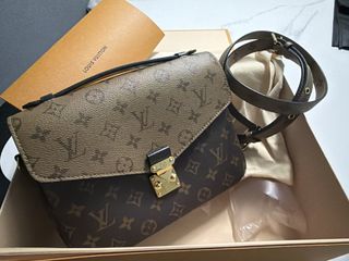 (Category: ) located in . Submitted by shopaholic0816 (Listing ID 1454384584, Image 1). Description: .
