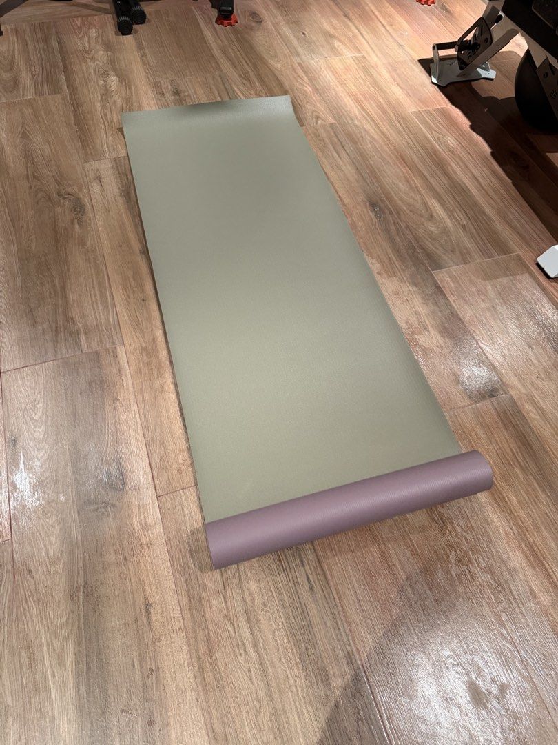 Manduka Limited Edition 79” reversible mat (Category: Exercise Mats) located in Manila. Submitted by declutteringpam (Listing ID 1454431618, Image 2). Description: Limited Edition Manduka PRO Lite Long & Wide Yoga Mat 4.7mm 10th anniversary .